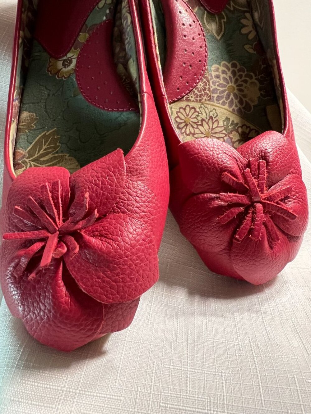 b.o.c. Born Concept Red Leather Floral Ballet Flats Slip On Comfort Shoes 8 - Picture 3 of 10